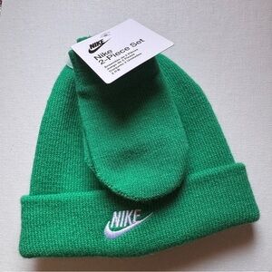 Nike Kids Two Piece Green Athletic Sporty Logo  Infant Hat and Mittens  NWT